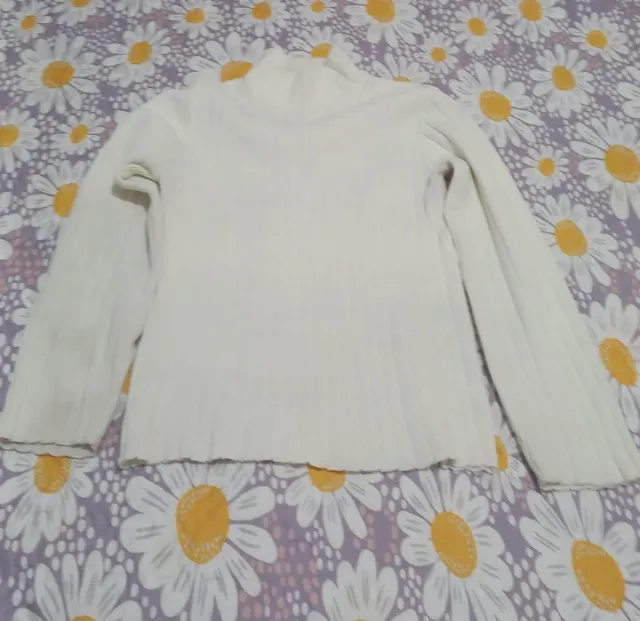 Blusa branca de lã tamanho M usada.