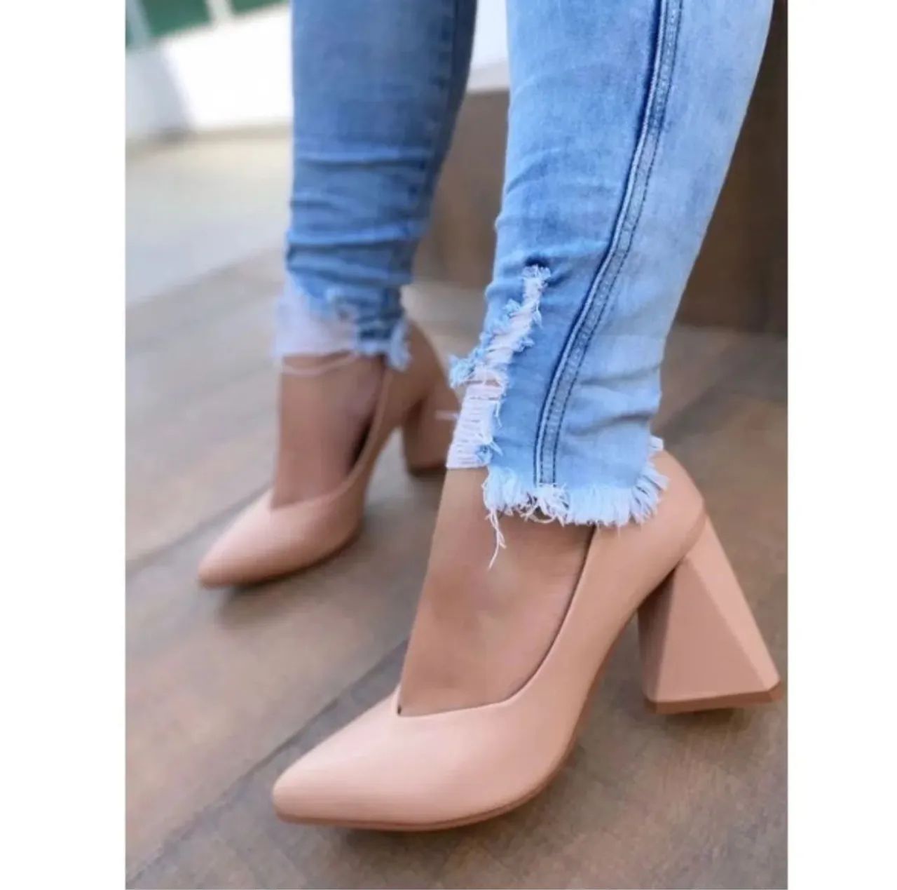 Scarpin Nude feminino 