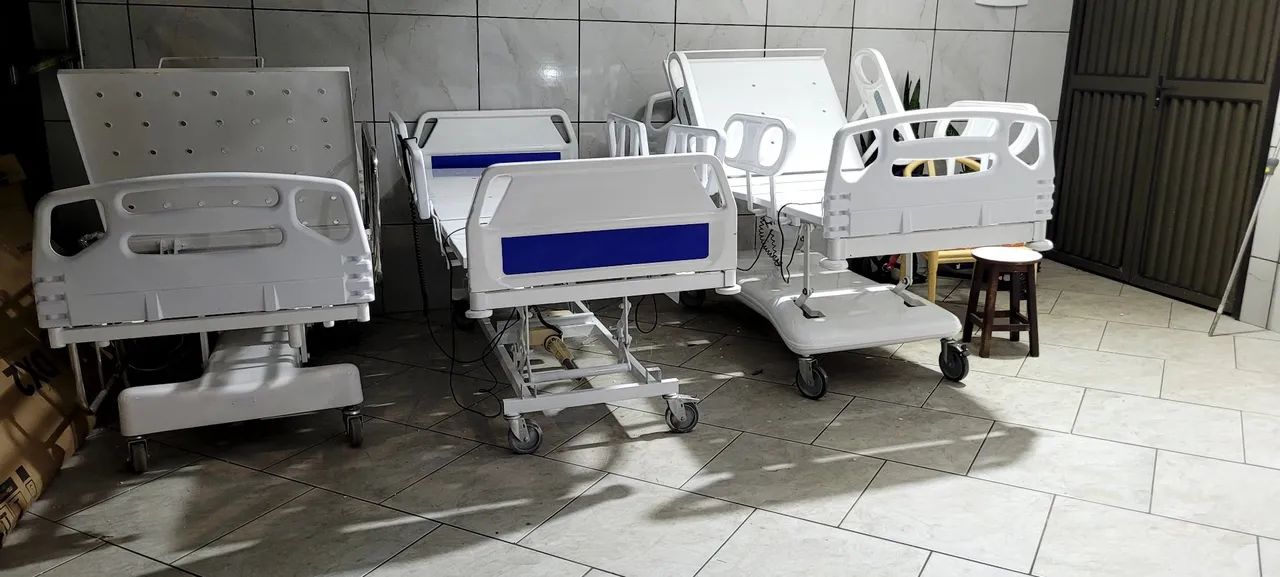 Cama hospitalar elétrica com ajuste de altura 