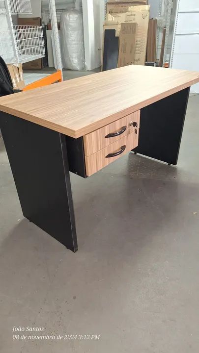 Mesa de escritório com gaveta - Foto 2