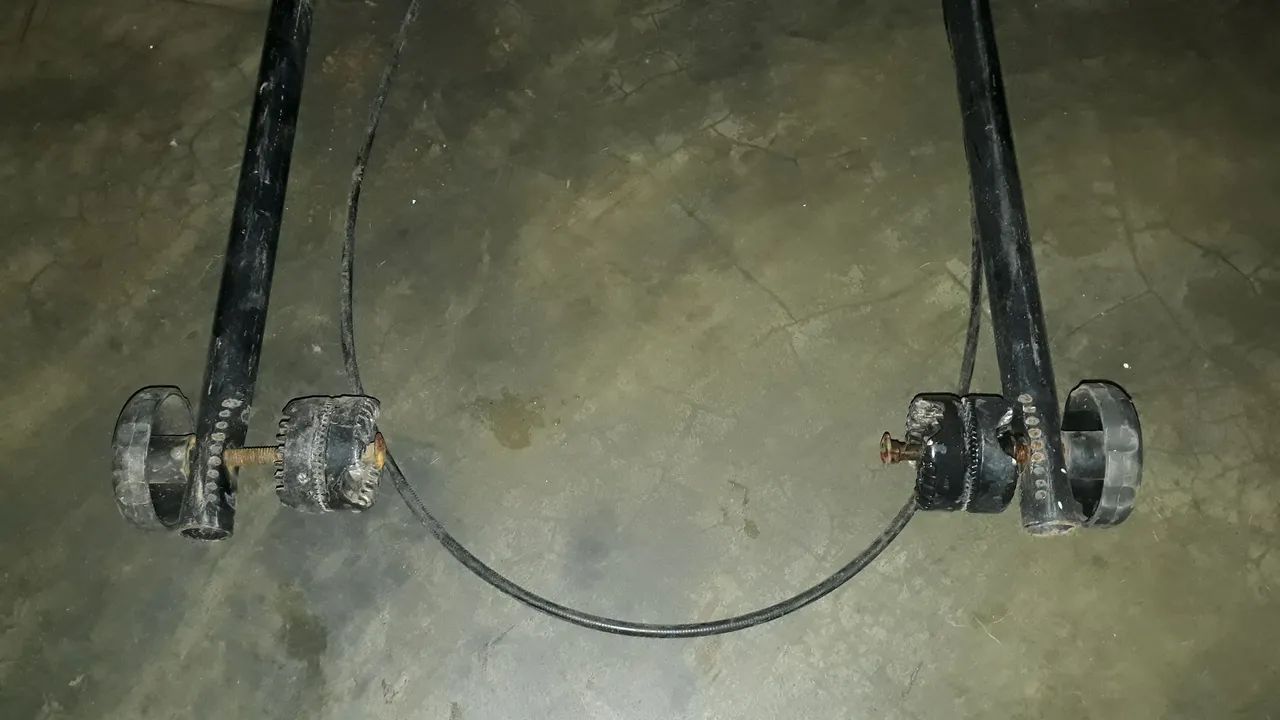 Braço de apoio com acelerador cortador de gramas branco. - Foto 3