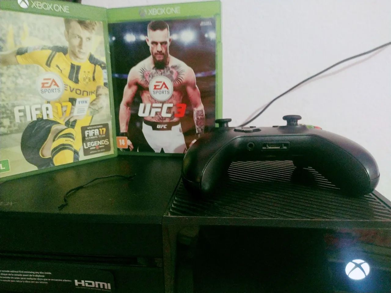 Xbox One / Com UFC 3 e FIFA 17 - Foto 2