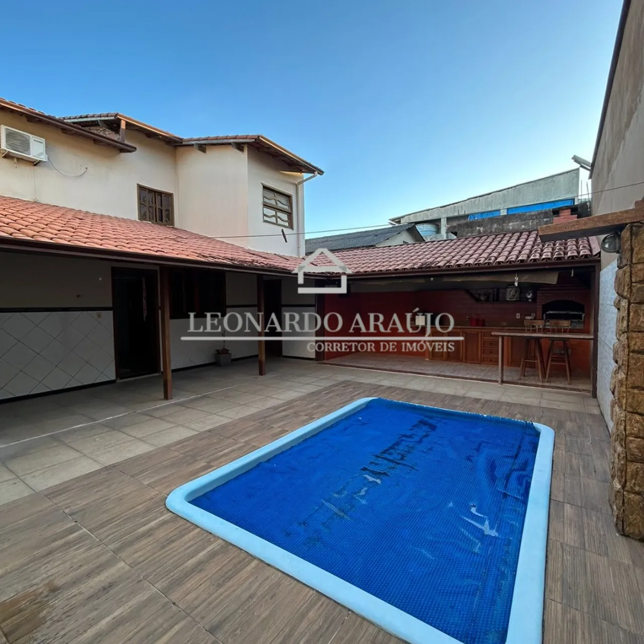 BELÍSSIMA!!! CASA DUPLEX 03QTS COM SUITE E AREA GOUMERT - BAIRRO BARCELONA SERRA ES