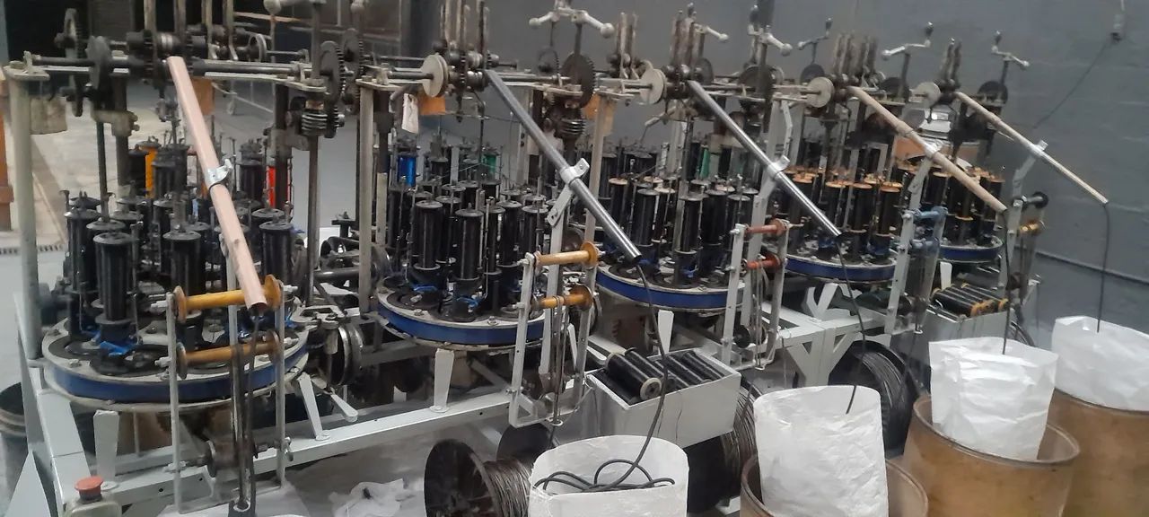 Máquinas e equipamentos para fabricação de extensores e redes elásticas 