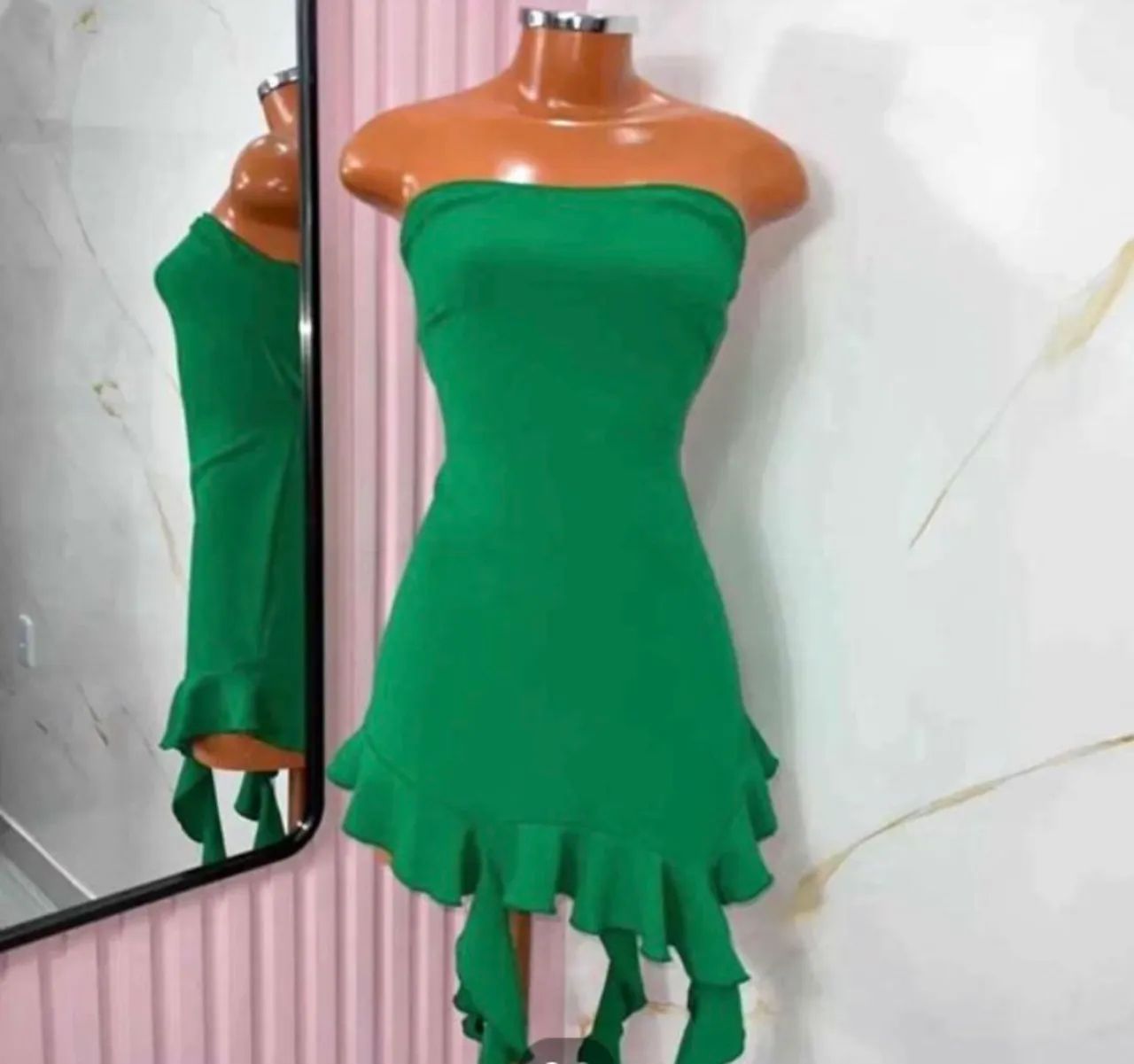 Vestido verde tomara que caia com babado