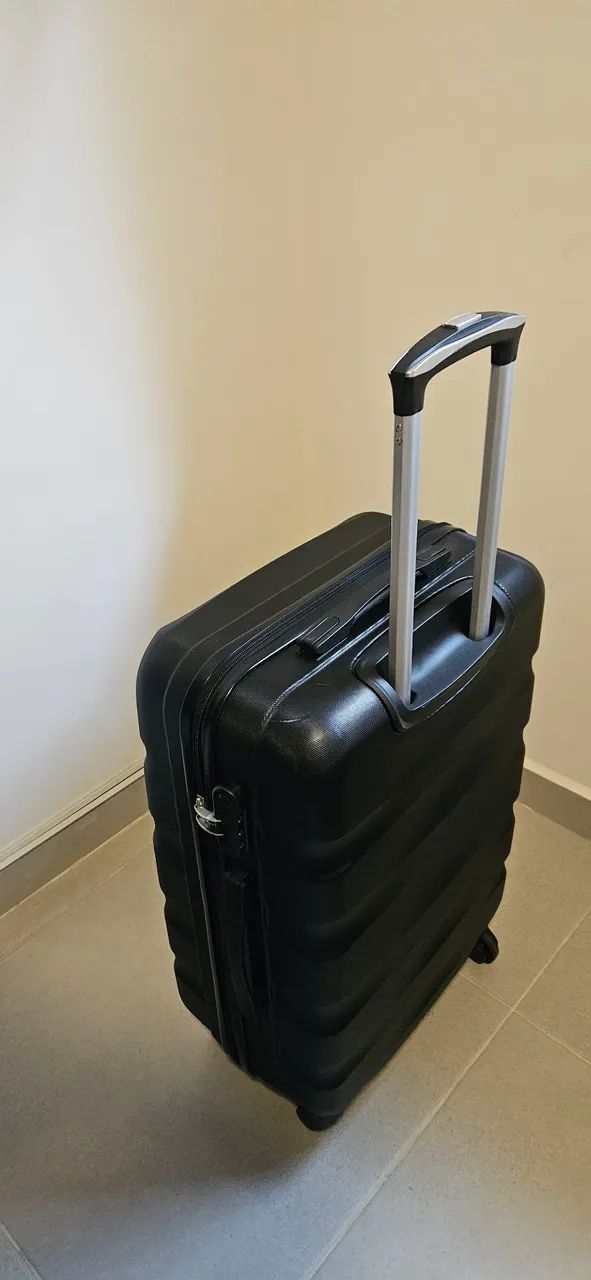 Mala de viagem preta com rodinhas - Foto 2