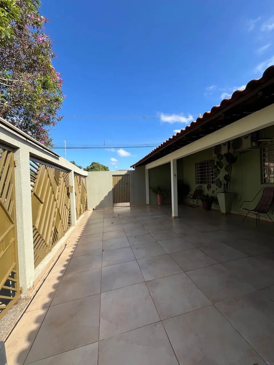 Casa para venda possui 230 metros quadrados com 6 quartos em Antares - Londrina - Paraná - Foto 2