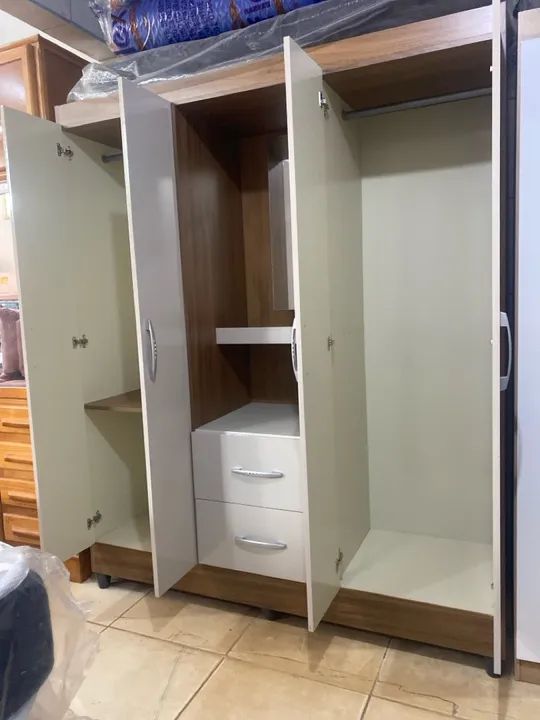 GUARDA ROUPA 4 PORTAS COM ESPELHO  - Foto 2