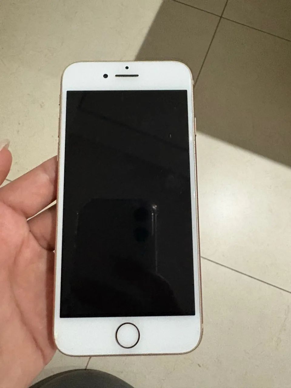 iPhone 8, boas condições de uso, botão funcionando, sem fone e sem carregador  - Foto 2