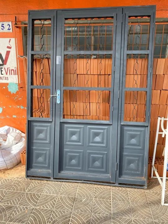 Porta de Aço com Grade - Nova (em até 3x no cartão)