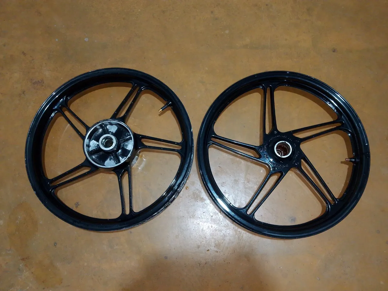 Rodas de Moto Esportivas - Preto Brilhante