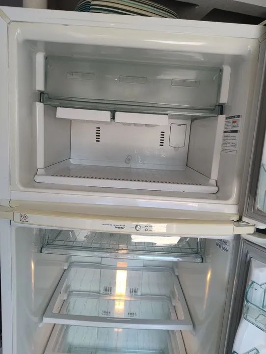 Geladeira Brastemp Frost Free 324 litros 220v ENTREGO funcionando semi nova - Foto 5