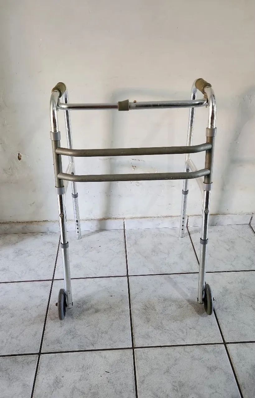 Andador com Rodas - Facilita a Mobilidade