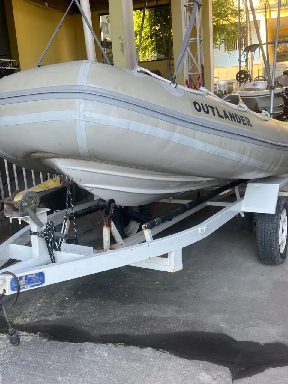 Bote inflável outlander com motor de 25 junto com a carretinha - Foto 6