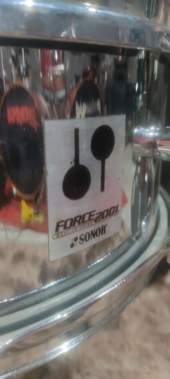 Caixa Sonor Force 2001 em Steel