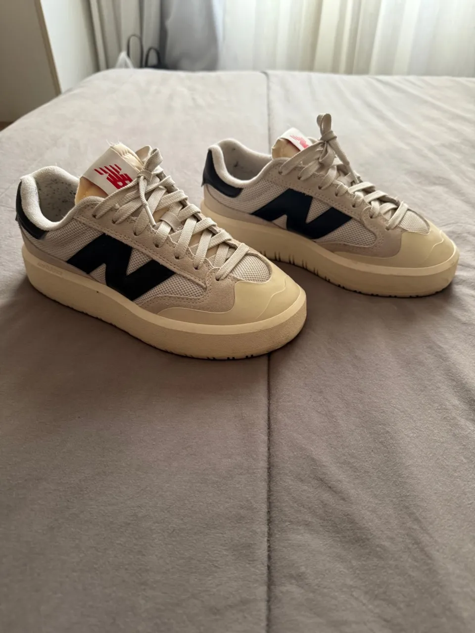 New Balance ct302 Bege com detalhes em preto TAM 37 mas veste 36 tbm em perfeito estado