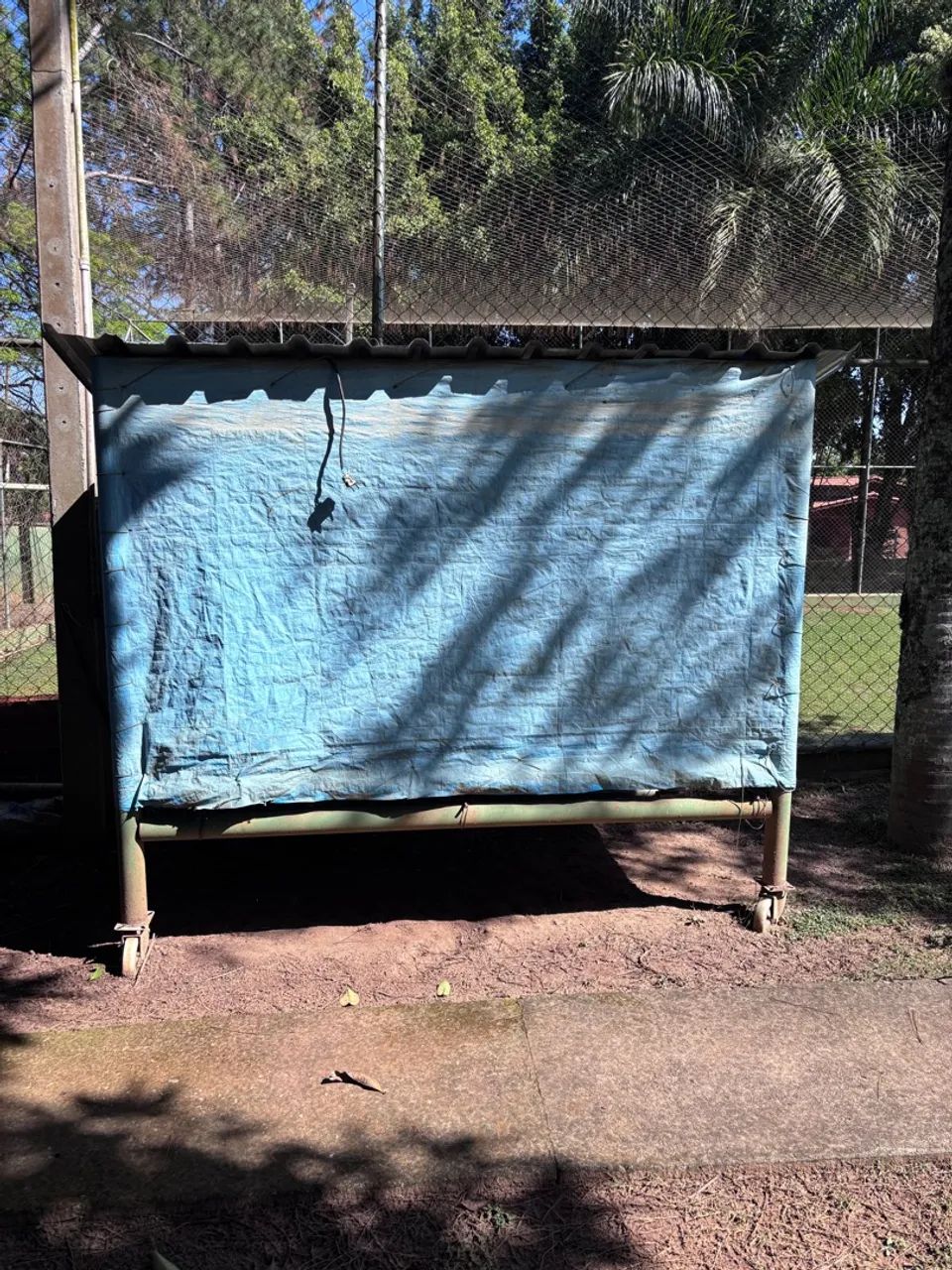 Abrigo/Tenda para animais em bom estado - Foto 3