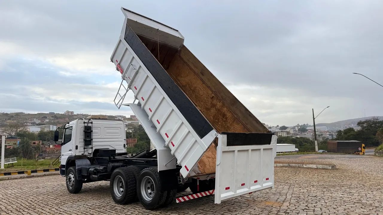 MB 2425 Caçamba Ano 2009 - Foto 4