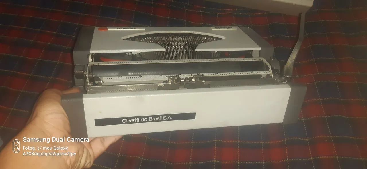 Máquina de escrever antiga - Foto 3