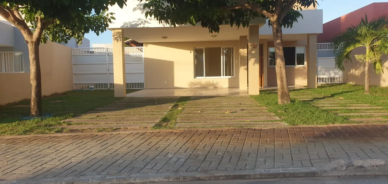 Aluga-se casa semimobiliada no Condomínio Costa Paradiso