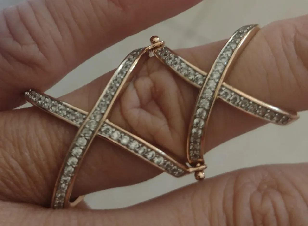 Lindo anel dobrável com strass 