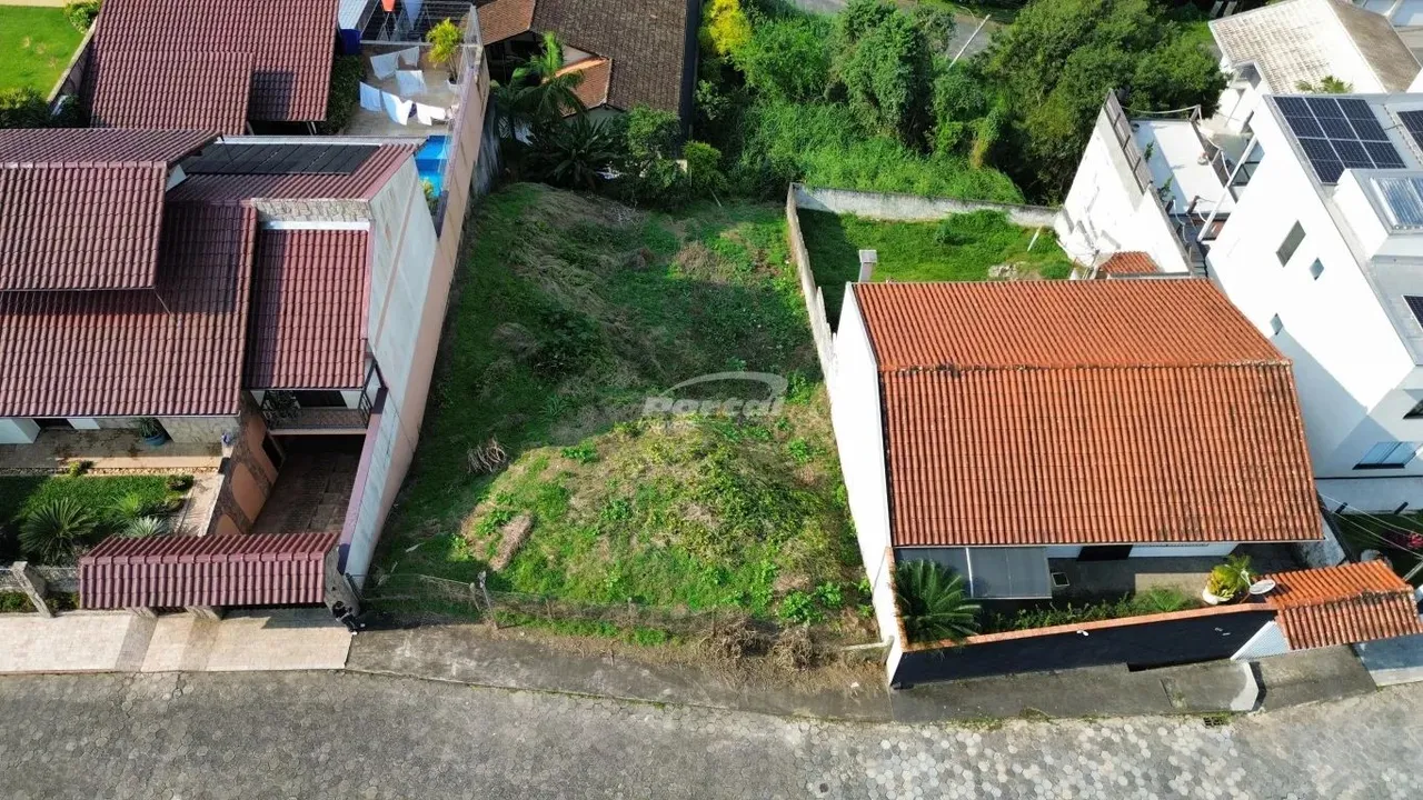 Terreno livre de enchentes, com 397,60m² de área, no bairro da Velha em Blumenau!