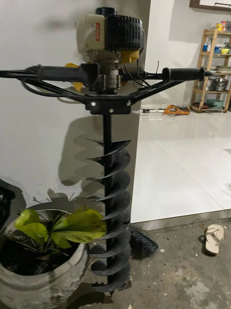 Perfurador de solo a gasolina