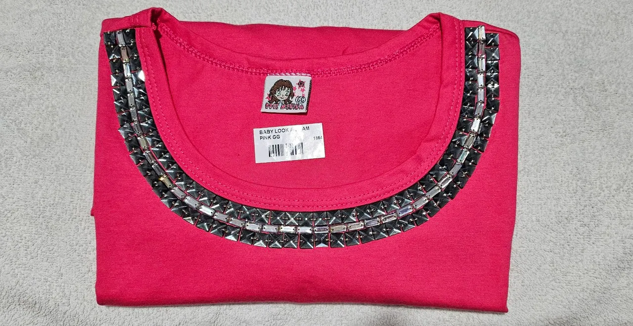 Blusa Rosa com Detalhes em Pedraria