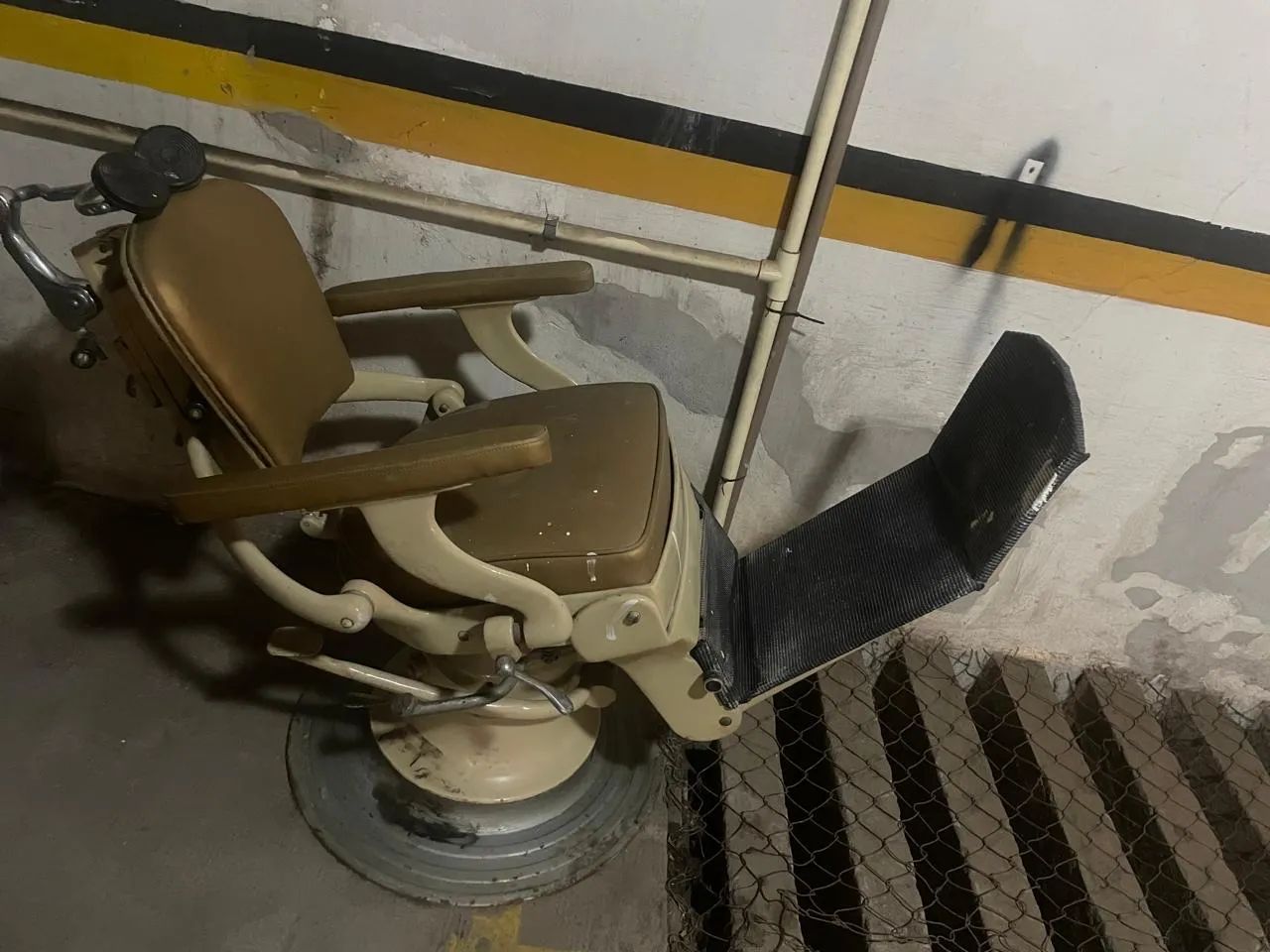 Cadeira de Dentista Antiga - Foto 2