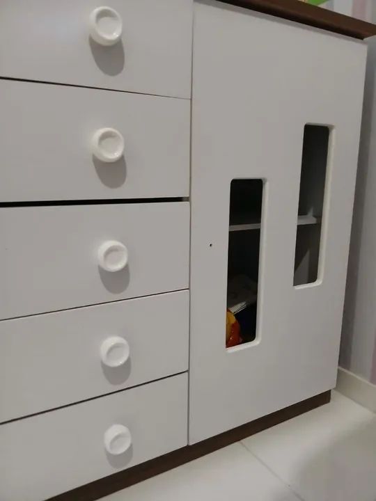 Cômoda infantil 5 gavetas e 1 porta - Foto 2