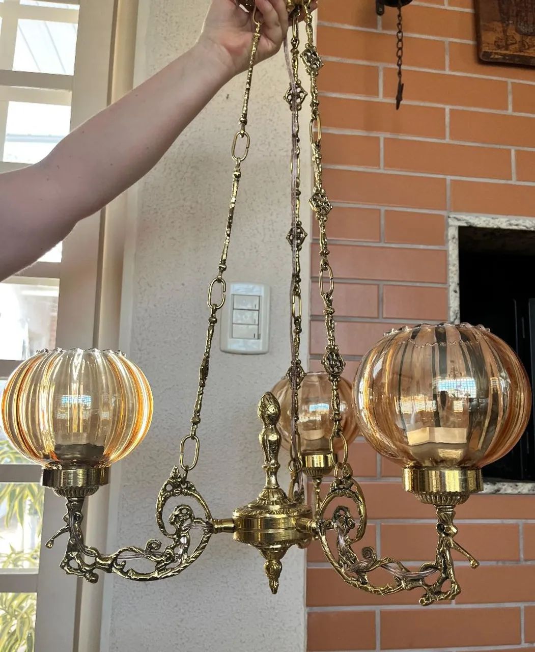 Lustre antigo para três lâmpadas em bronze maciço - Foto 4