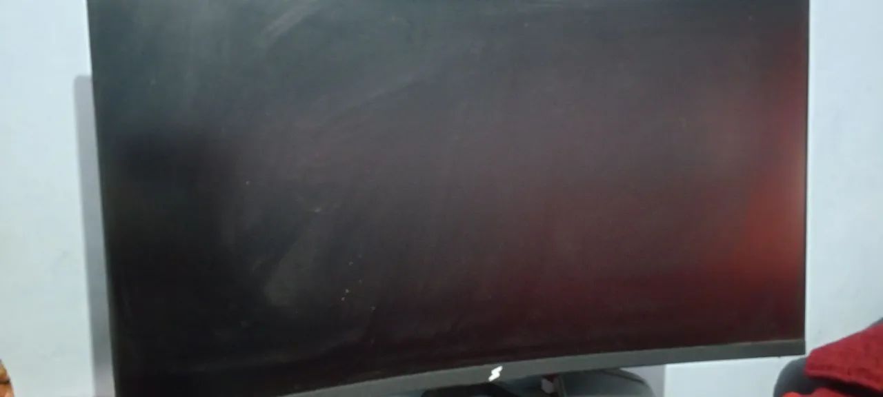 Monitor Curvo Gamer com defeito
