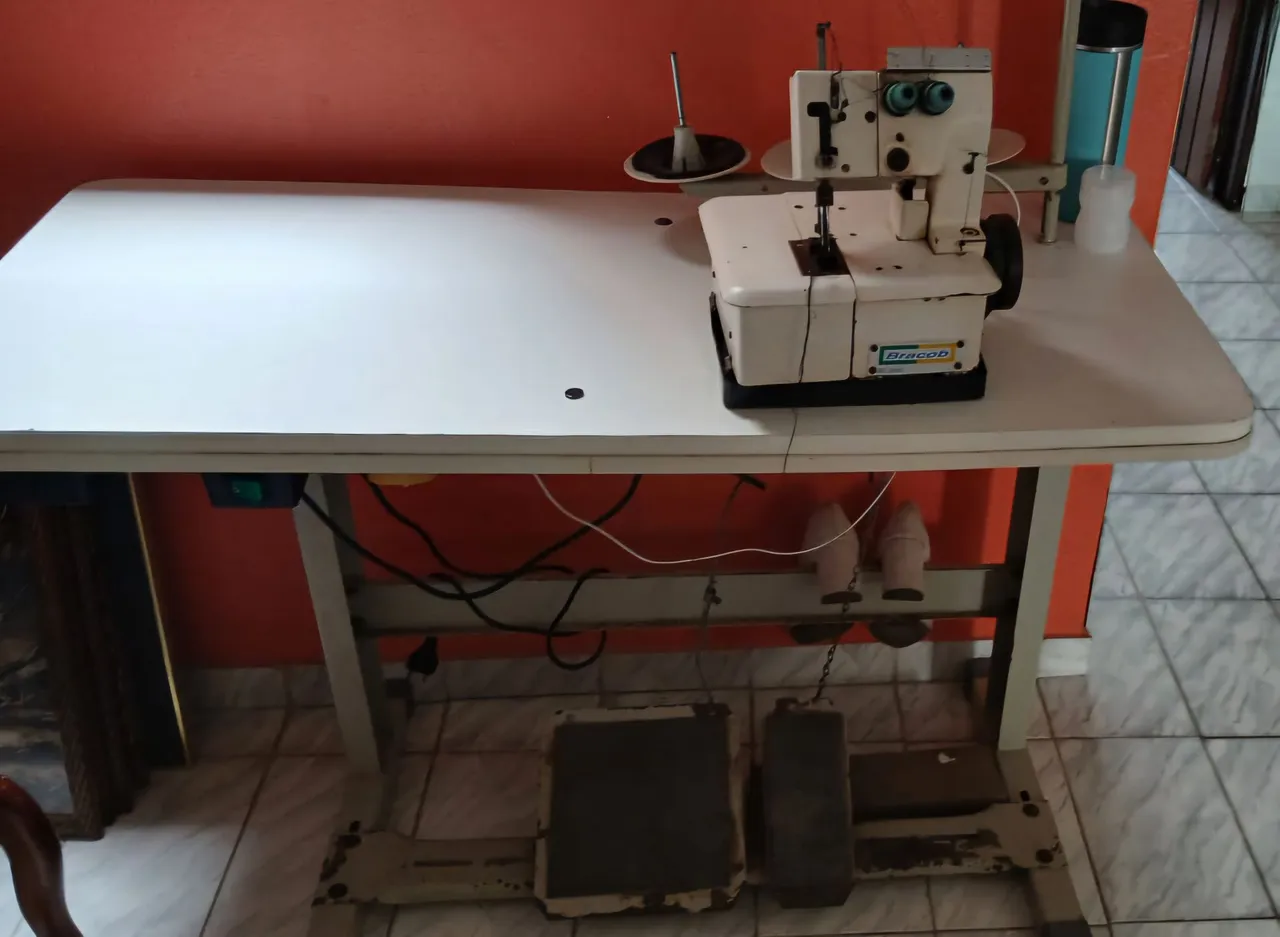 Máquina de costura galoneira semi industrial Bracob
