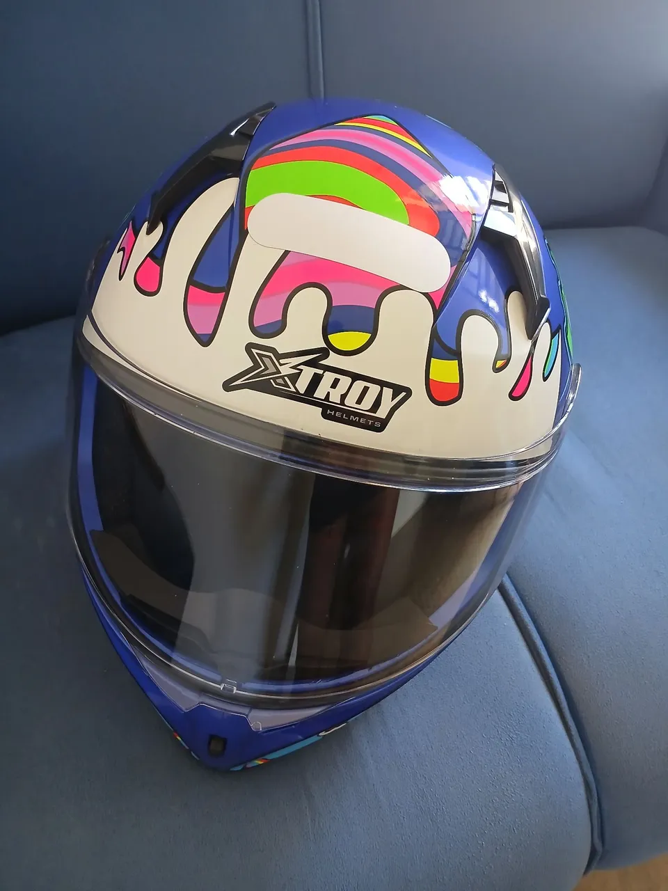 Capacete X-Troy com design exclusivo