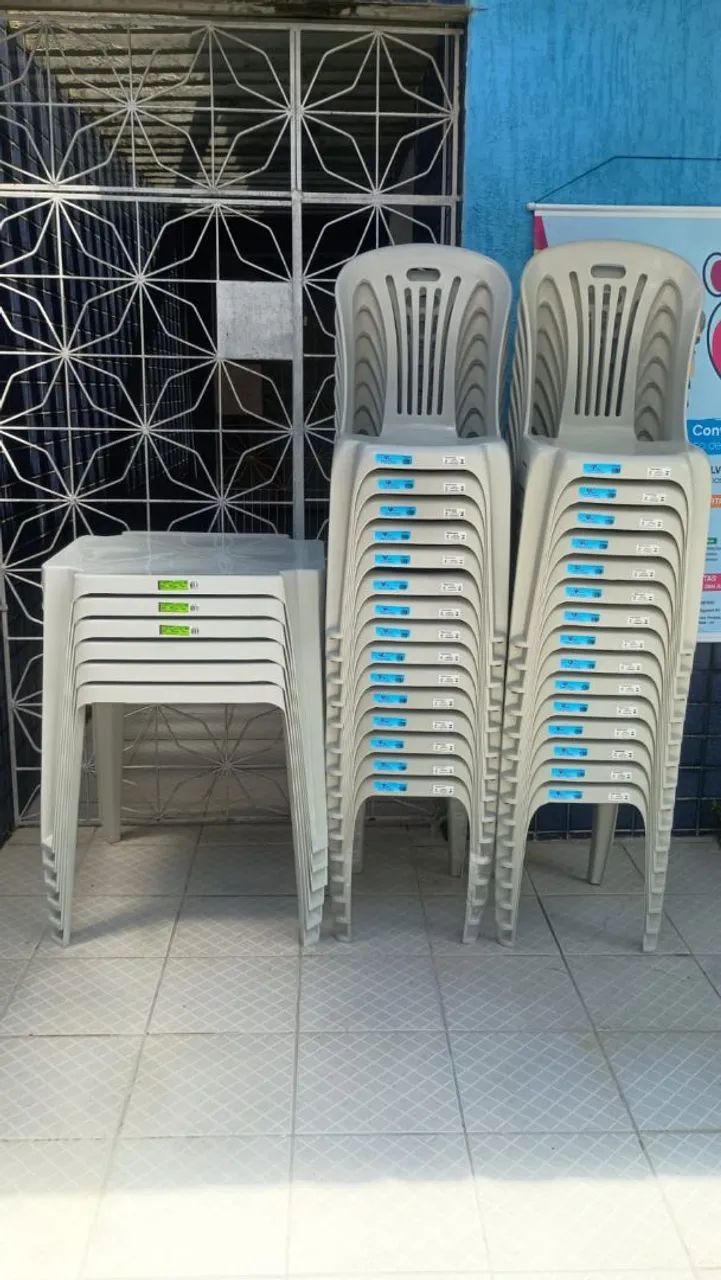 Mesas e cadeiras de plástico - Foto 2