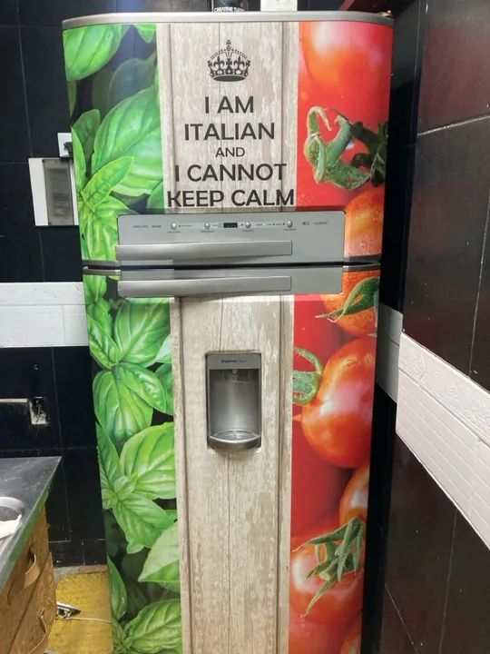 Geladeira frost free com água na porta 