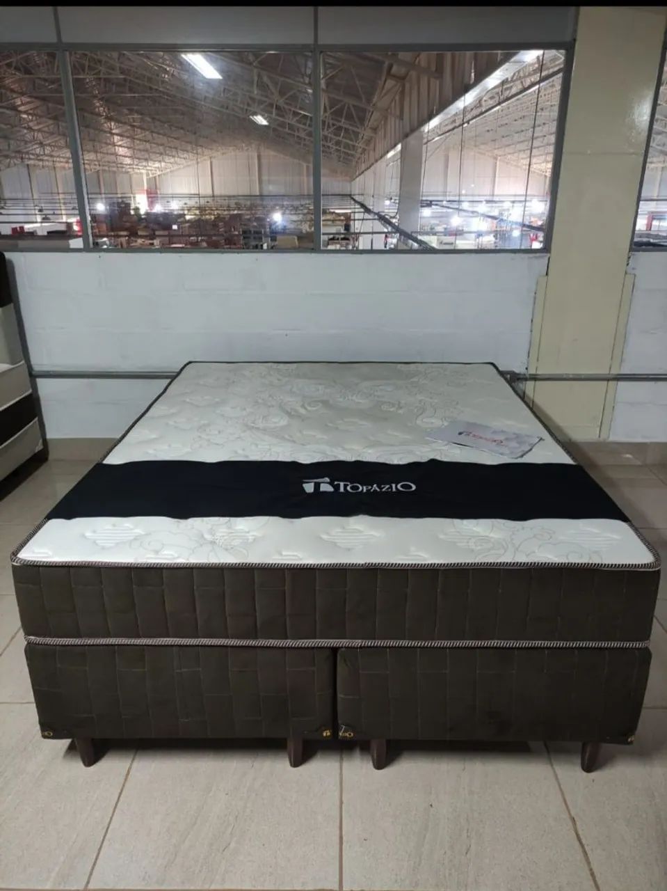 Cama Queen box e colchão 
