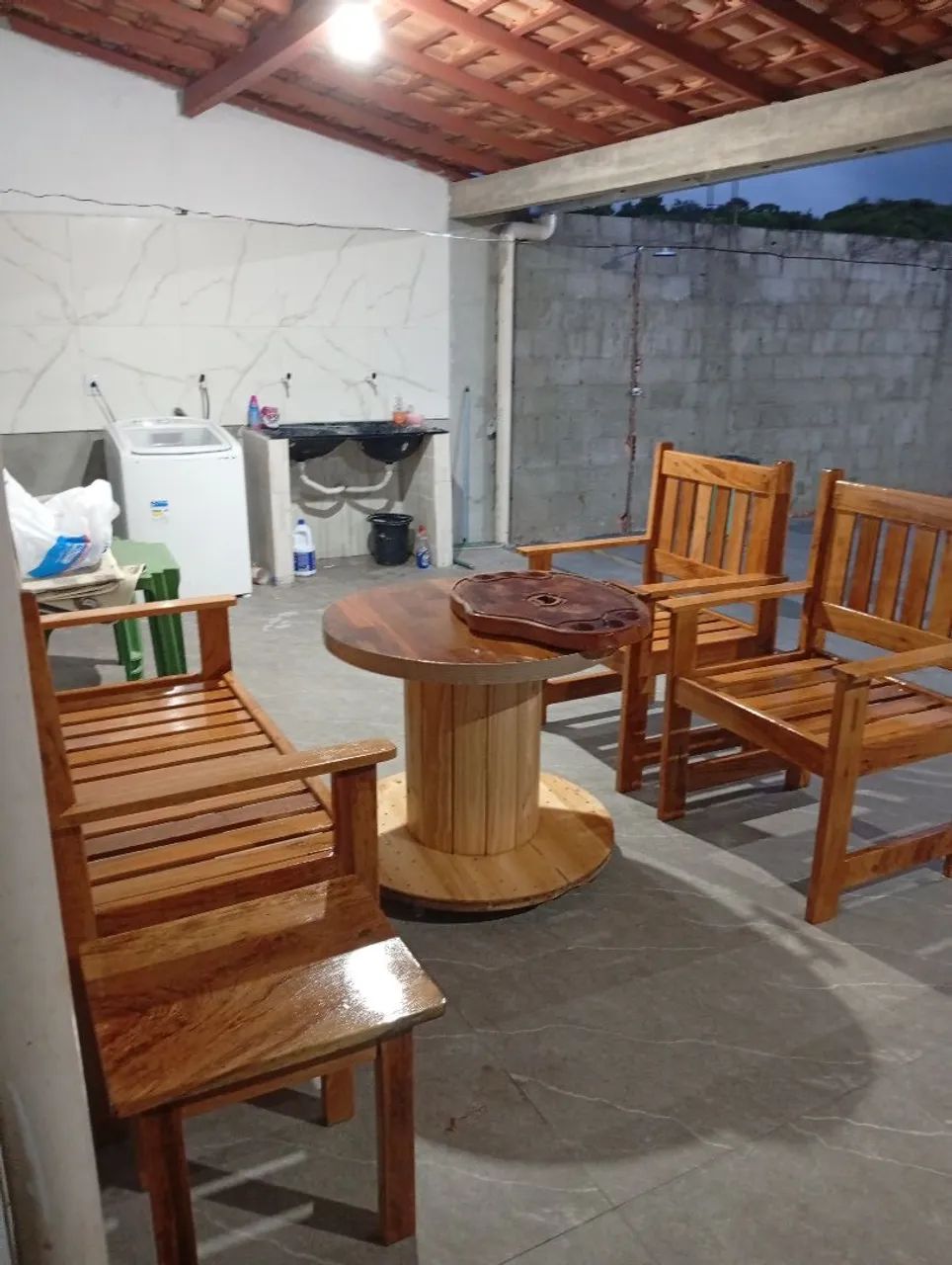 Jogo de sofás de madeira angelim pedra 