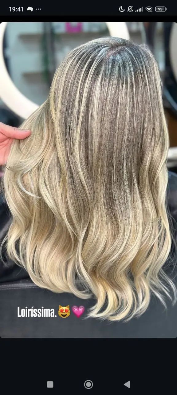 Cabelo loiro lindo e saudável