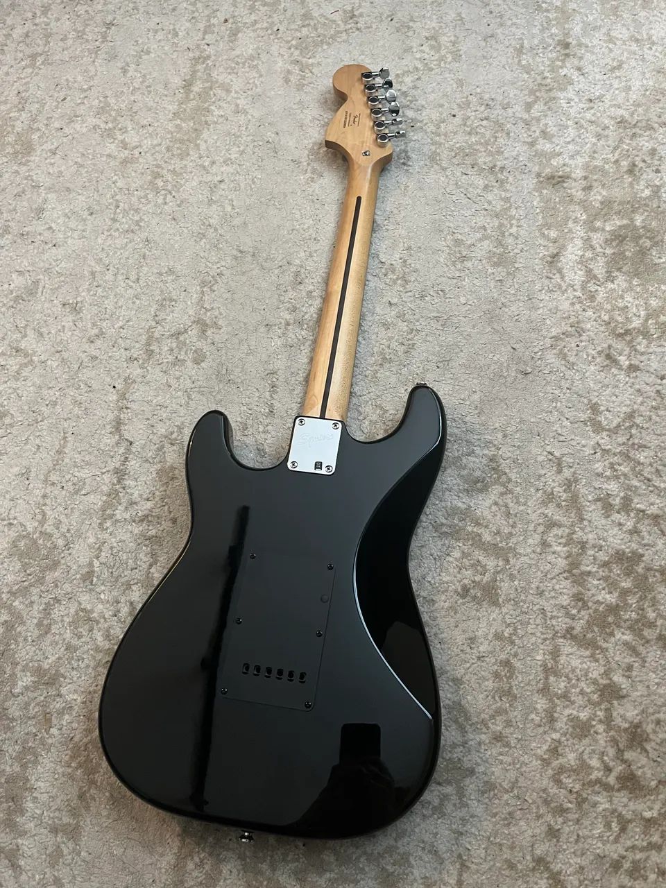 Fender Squier Stratocaster ブラック GUITARRA FENDER SQUIER CONTEMPORARY STRATOCASTER HSS LR 565