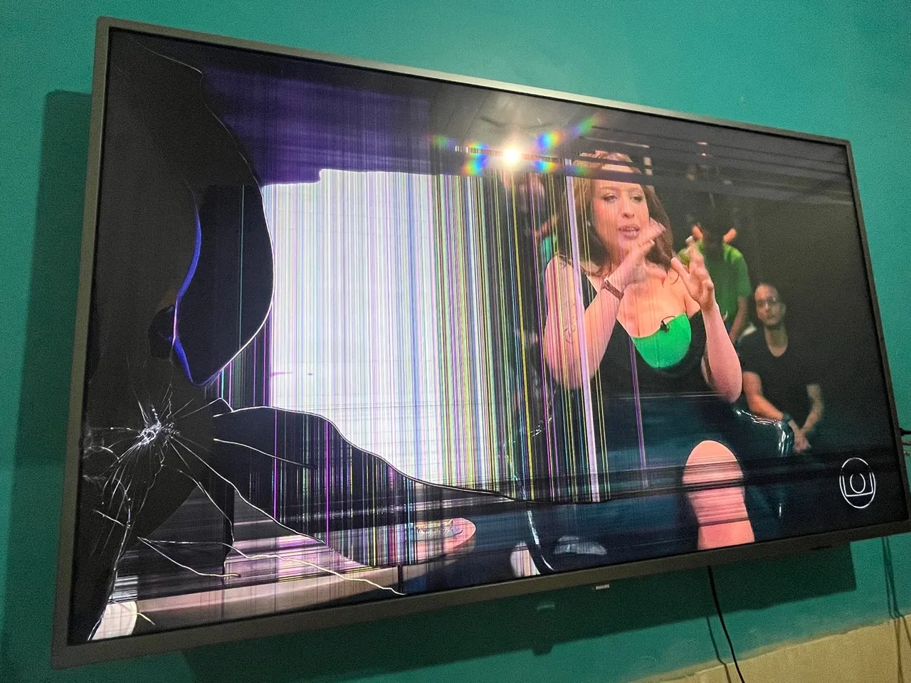 TV com tela danificada - Necessita reparo