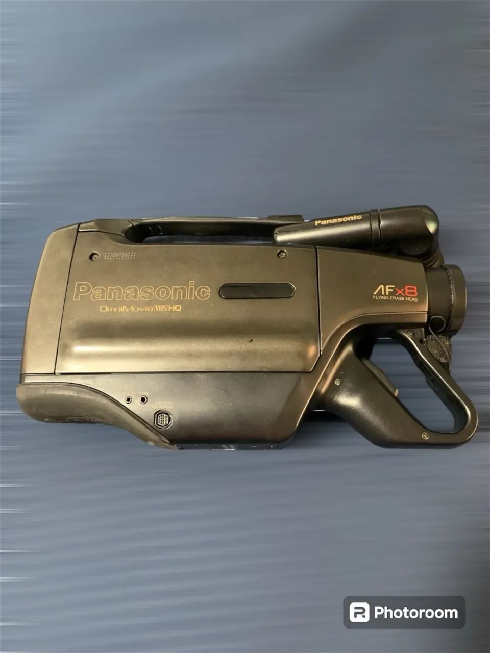 Filmadora Panasonic OmniMovie VHS com Visor Colorido e Zoom de 12x