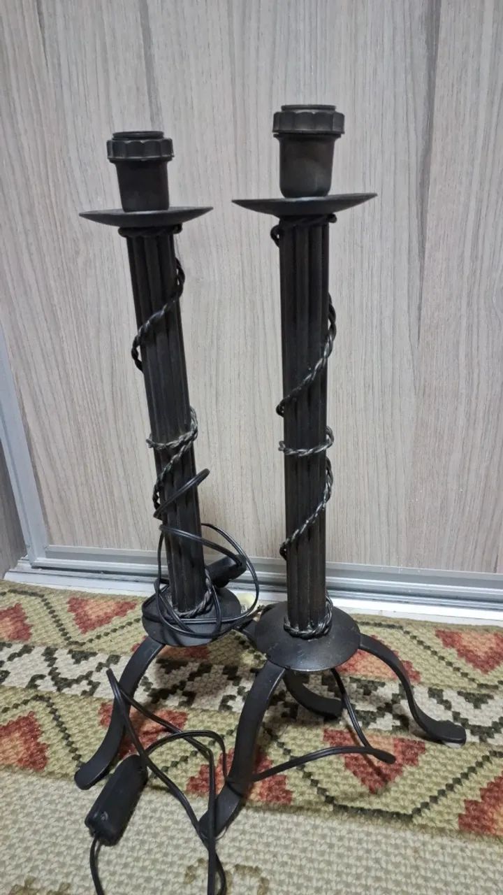 Conjunto abajur - ferro fundido - antiguidade 