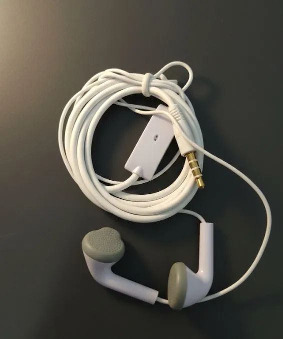Fone de ouvido NOVO com microfone