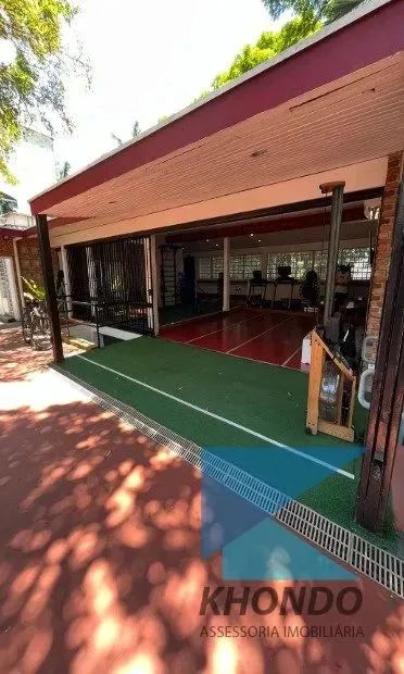 Casa Comercial com 684m
