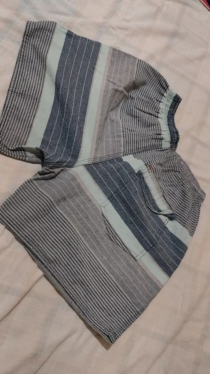 Shorts listrado azul e cinza - Foto 2