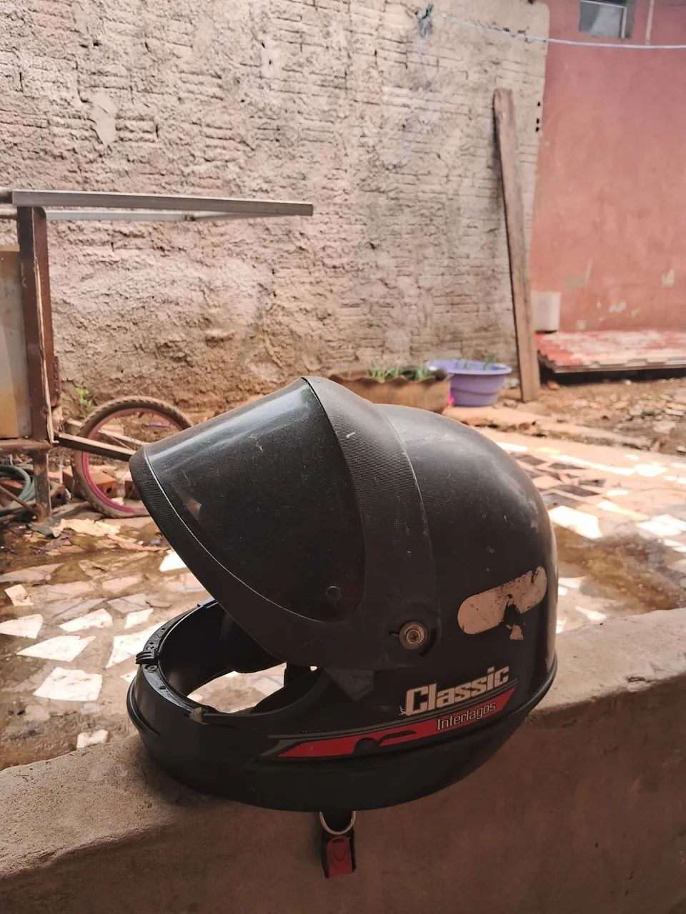 Capacete, chama no wats