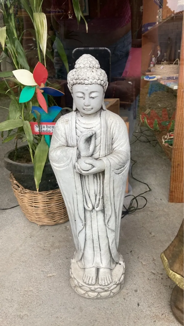 Buda em concreto para jardim 70cm