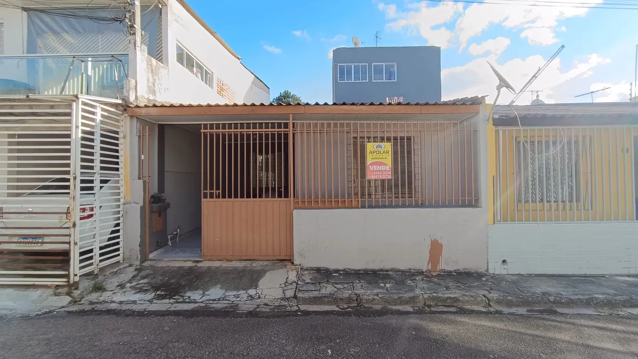 Casa com 3 quartos para a venda no bairro Sitio Cercado em Curitiba
