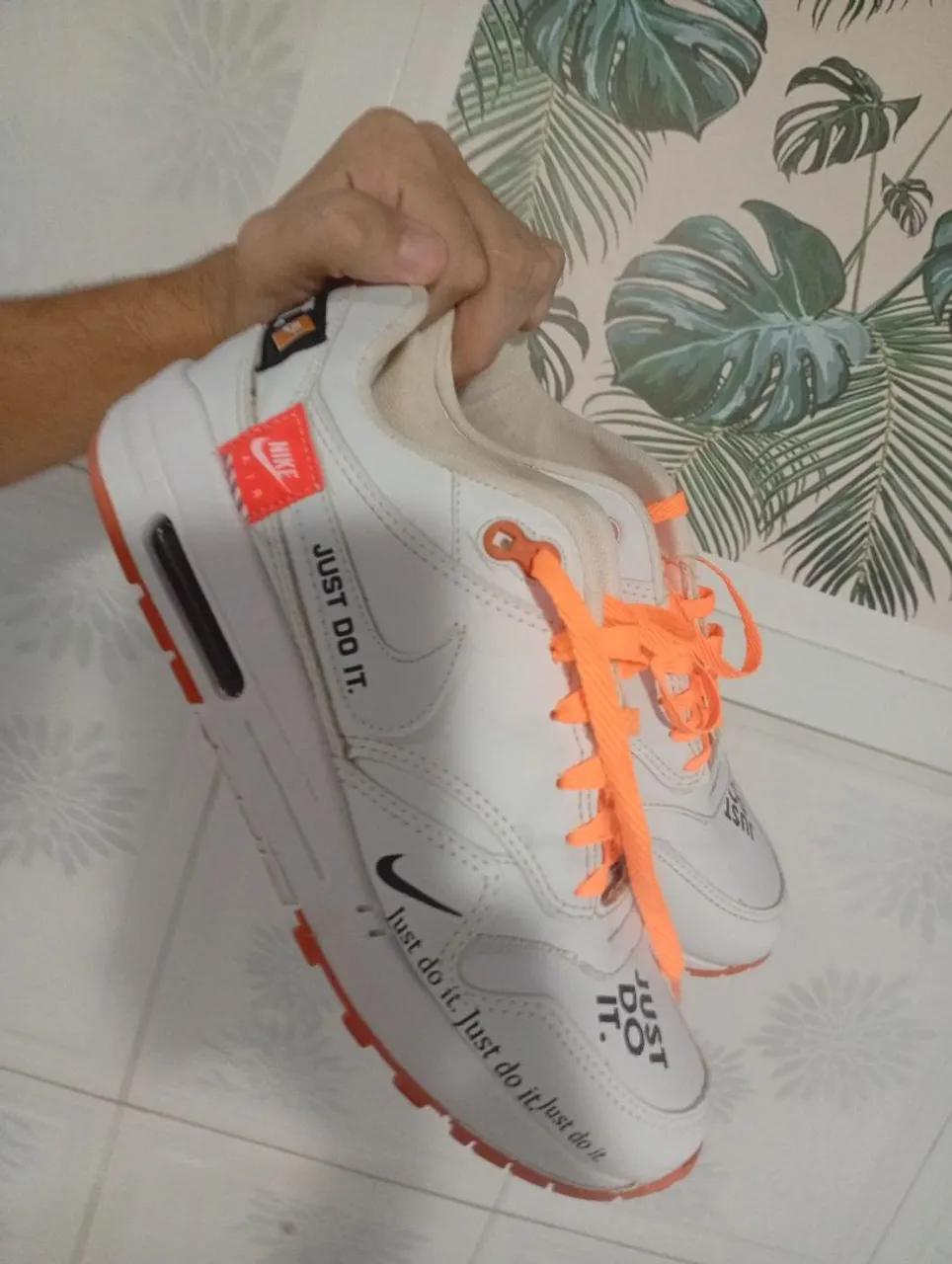 Tênis Nike Air Max 1 Just Do It - Branco/Laranja